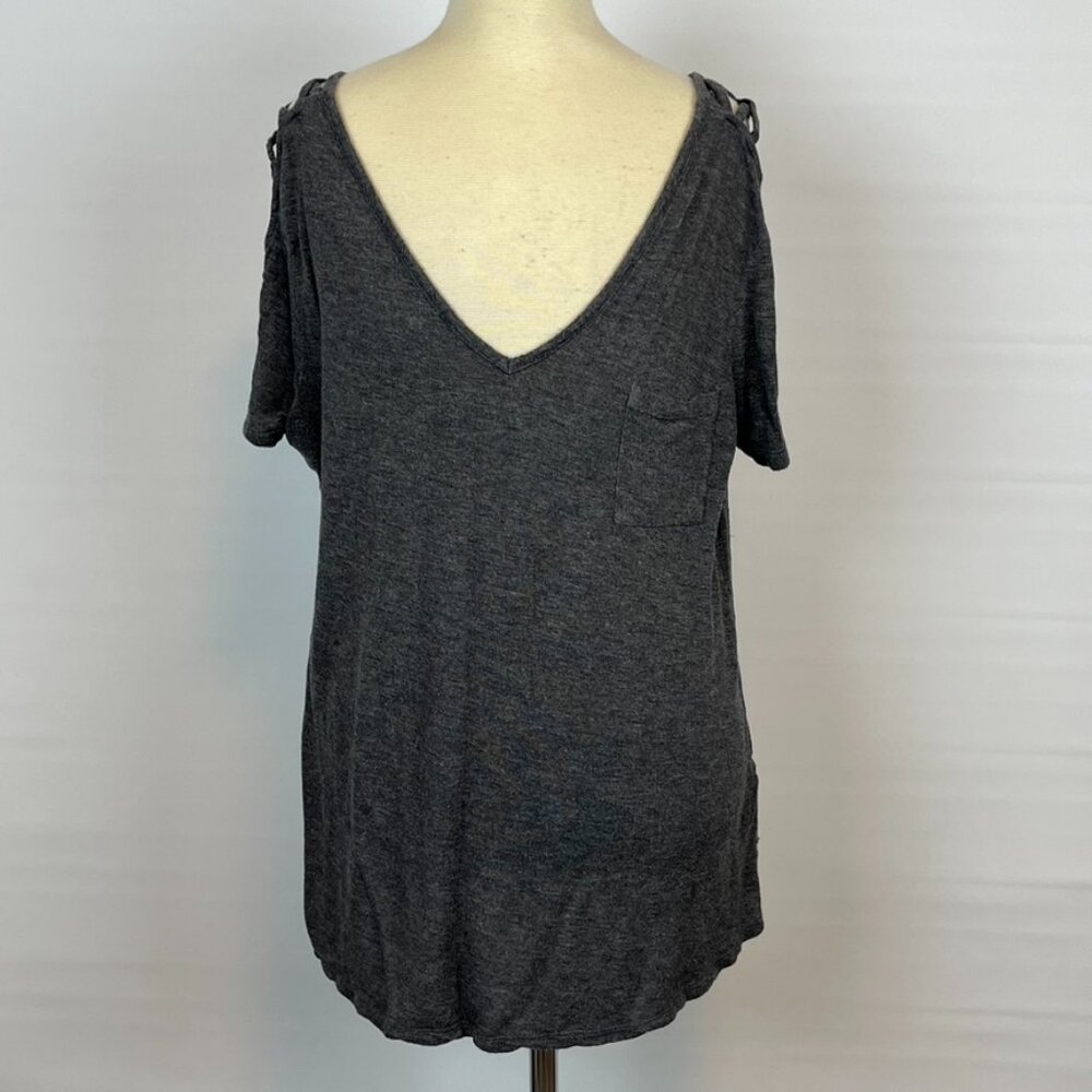 Glitz Cold Shoulder Heathered Gray Shirt Top ((size XL))